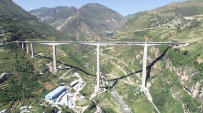 世界第一高剛構(gòu)墩橋金陽(yáng)河特大橋合龍